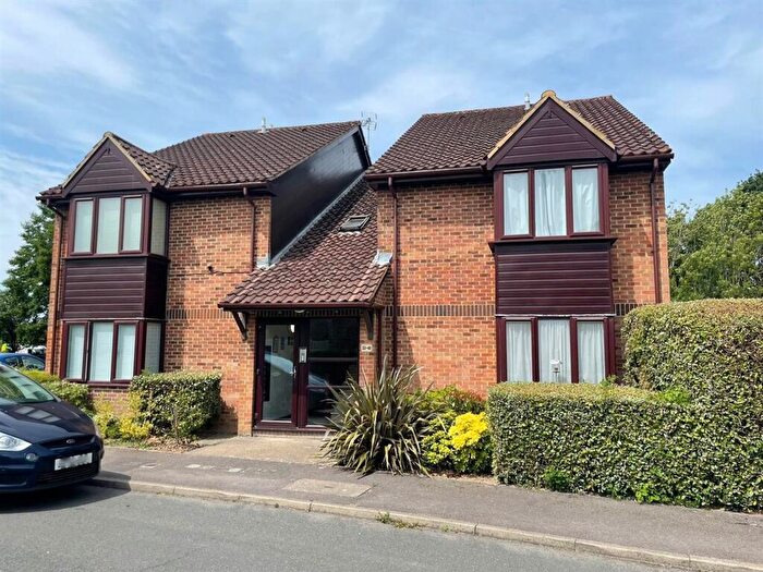 Flat To Rent In Newbridge Close, Broadbridge Heath, RH12