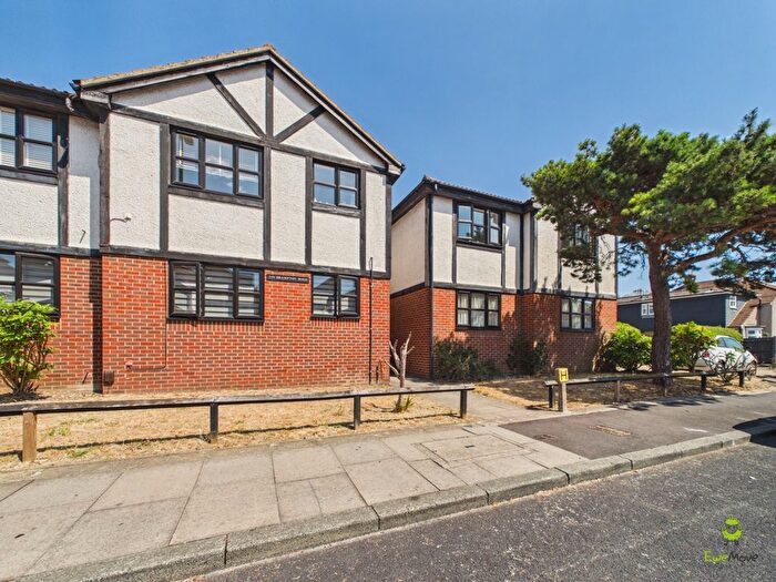 1 Bedroom Flat For Sale In Brampton Lodge, Brampton Road, Bexleyheath, Kent, DA7