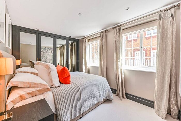 2 Bedroom Flat For Sale In Devonshire Close, Marylebone, London, W1G