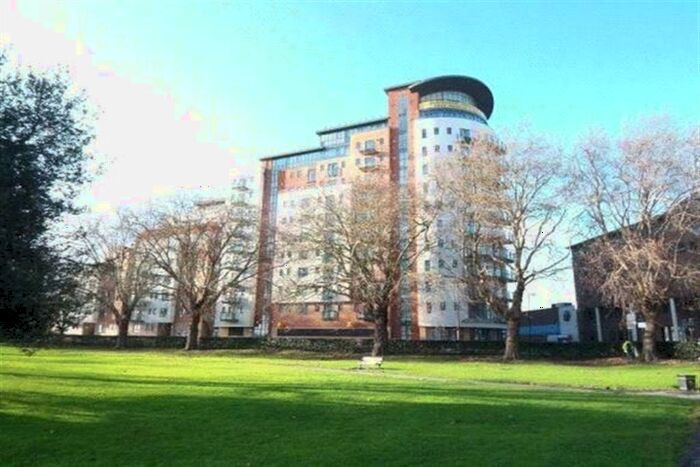 1 Bedroom Flat To Rent In Lower Canal Walk, Southampton, SO14