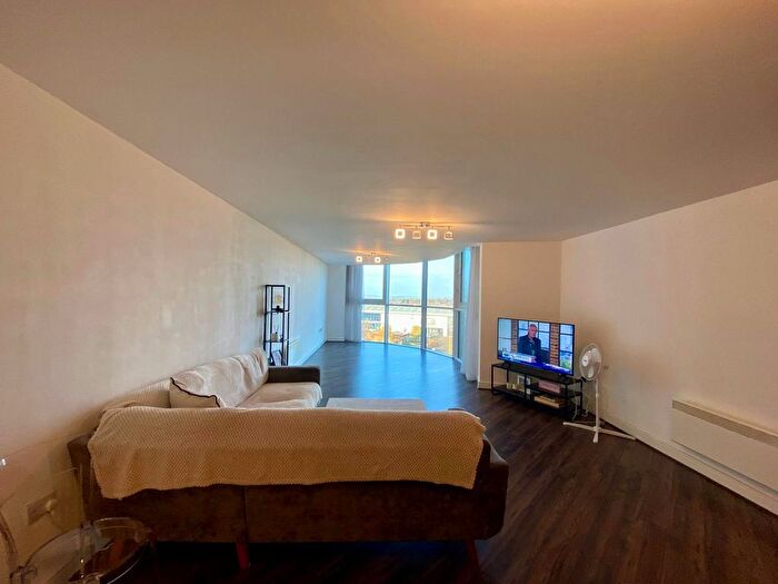 2 Bedroom Flat To Rent In The Landmark, Waterfront West, Brierley Hill, Birmingham, DY5