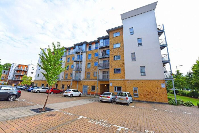 2 Bedroom Flat For Sale In Coombe Way, Farnborough, GU14