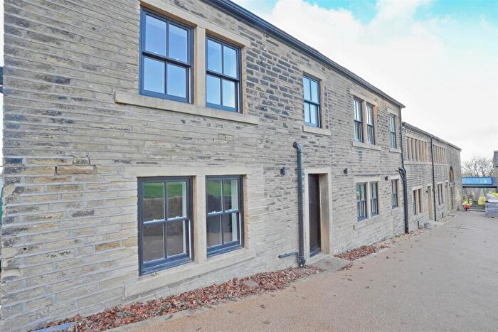 4 Bedroom House For Sale In Round Ings Road, Outlane, Huddersfield, HD3