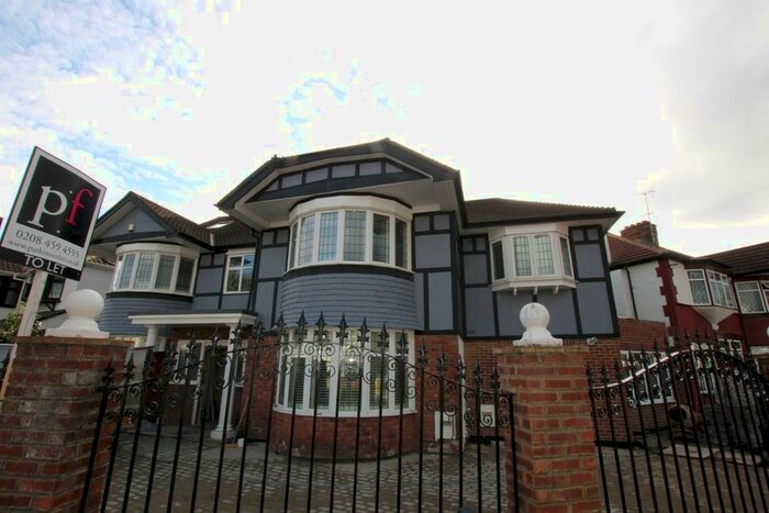 Studio To Rent In Park Avenue North, London, NW10