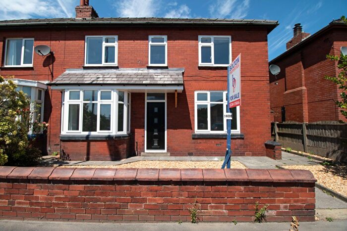 3 Bedroom Semi-Detached House For Sale In Buckley Lane, Farnworth, Bolton, BL4