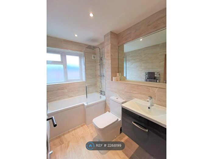 2 Bedroom Flat To Rent In Haig Court, Chelmsford, CM2