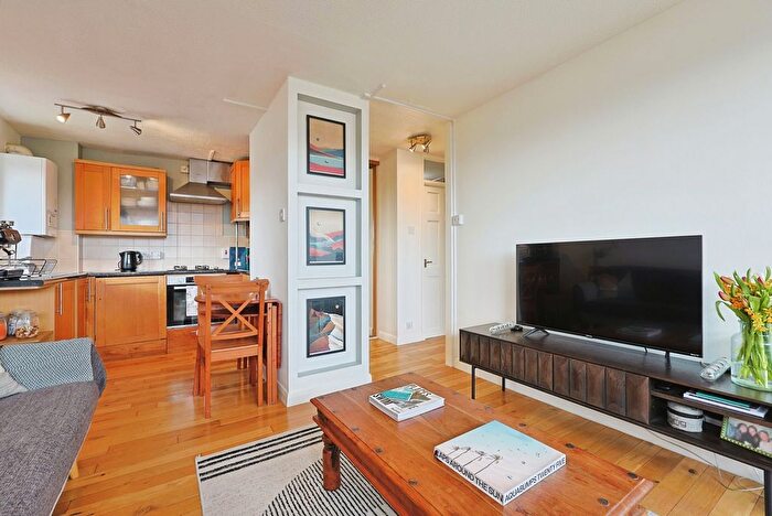 1 Bedroom Flat For Sale In Bullen Street, Battersea, London, SW11