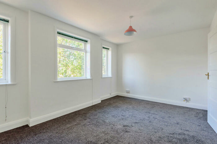 3 Bedroom Apartment To Rent In Belmont Parade, Chislehurst, BR7