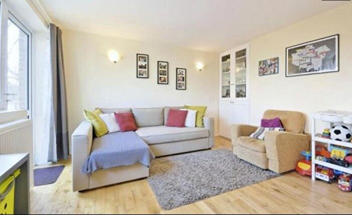 3 Bedroom Flat To Rent In Gunnersbury Close, Chiswick High Road, London, W4