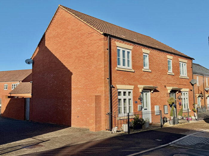 3 Bedroom Semi-Detached House For Sale In Keepers Road, Devizes, SN10