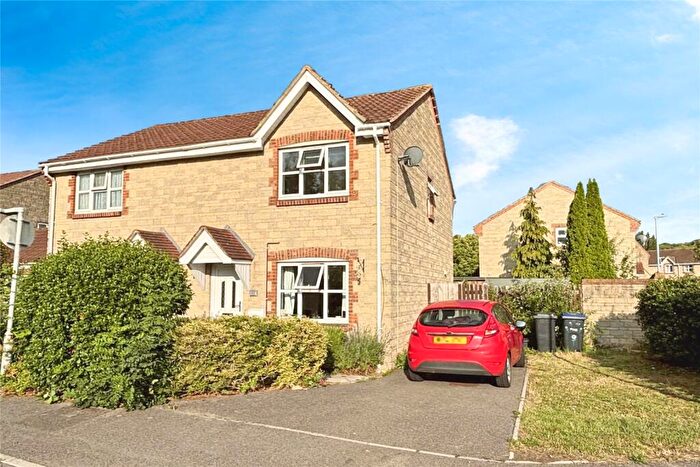 3 Bedroom Semi-Detached House For Sale In Kingfisher Drive, Westbury, BA13