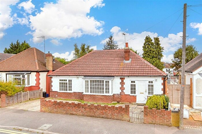 3 Bedroom Detached Bungalow For Sale In Gerrard Avenue, Rochester, Kent, ME1