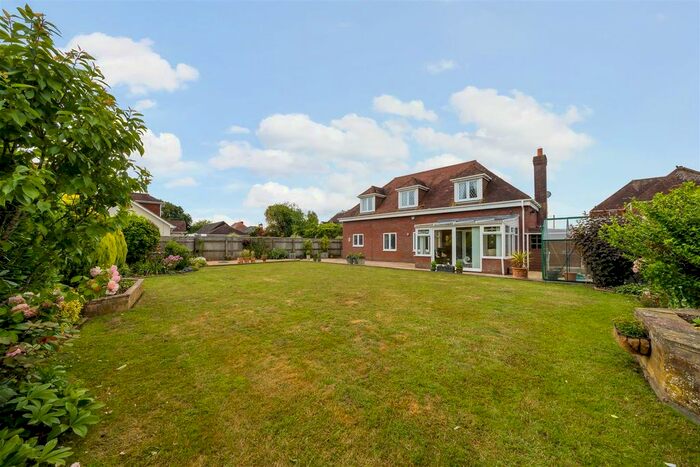 4 Bedroom Chalet For Sale In Chartway Street, Sutton Valence, Maidstone, ME17