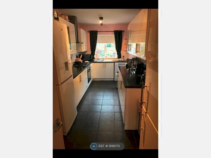 4 Bedroom Semi-Detached House To Rent In Gallys Road, Windsor, SL4