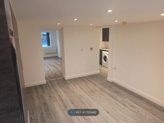 1 Bedroom Flat To Rent In Sefton Avenue, Leeds, LS11