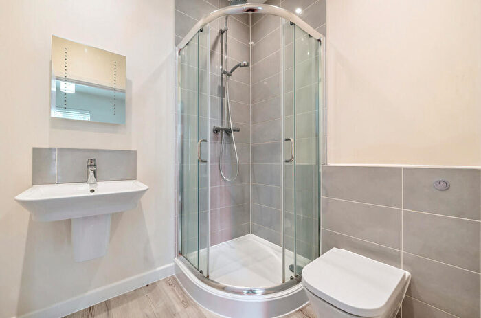 2 Bedroom Apartment For Sale In West End Road, Mortimer Common, Reading, Berkshire, RG7