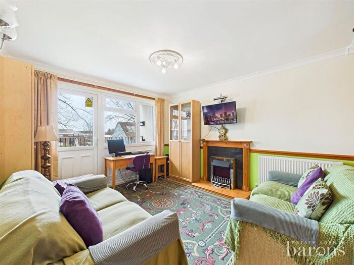 2 Bedroom Flat For Sale In Shelley Close, Basingstoke, RG24