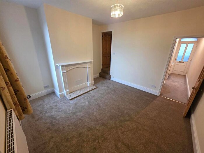 3 Bedroom Semi Detached House To Rent In Church Street, Swadlincote, Derbyshire, DE11