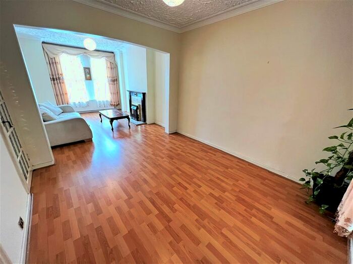 4 Bedroom Terraced House To Rent In Kingsway, Enfield, EN3