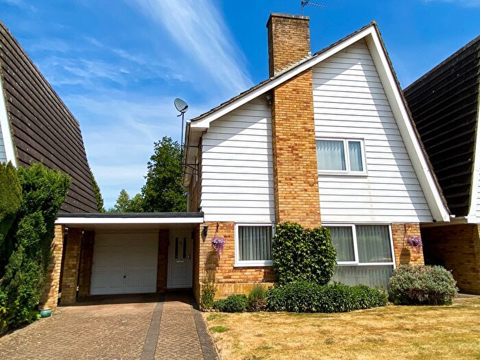 4 Bedroom Detached House For Sale In St. Nicholas Drive, Shepperton, TW17