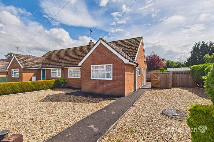 2 Bedroom Semi-Detached Bungalow For Sale In Pine Walk, Uttoxeter, ST14