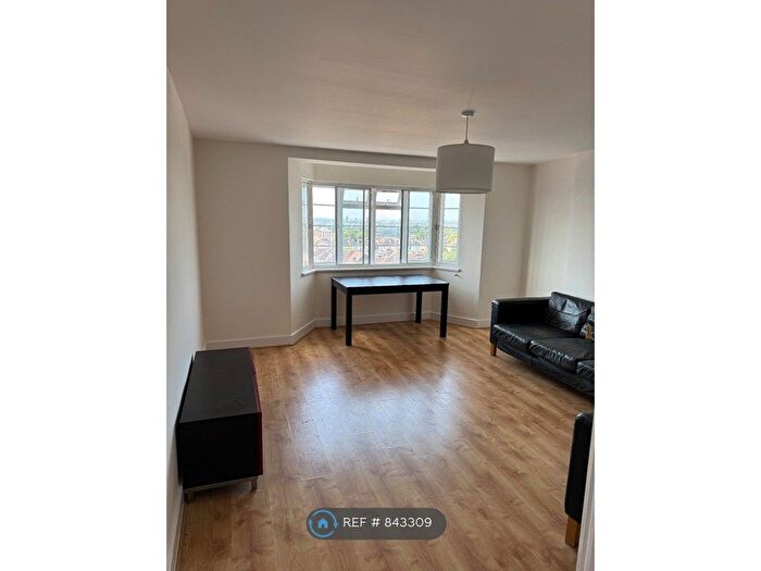 3 Bedroom Flat To Rent In Leigham Hall, London, SW16