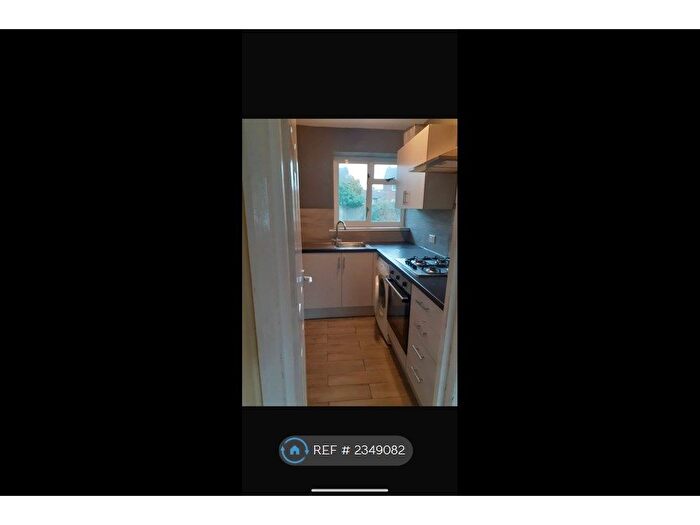 Studio To Rent In Attlee Road, Hayes, UB4