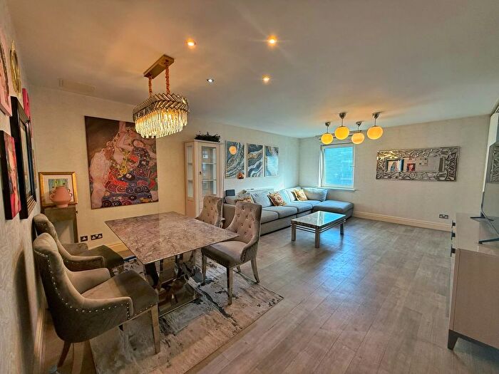 3 Bedroom Flat For Sale In Warren House, Beckford Close, W14