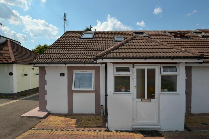 1 Bedroom Semi-Detached House To Rent In Highfield Road, London W3