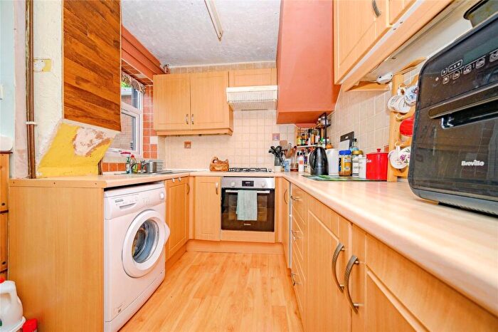 2 Bedroom Terraced House For Sale In Bernard Close, Dunstable, Bedfordshire, LU5