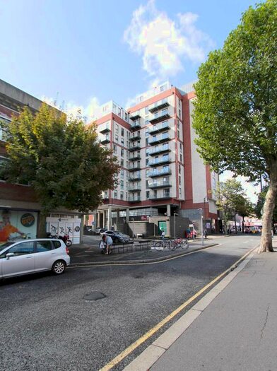 2 Bedroom Flat To Rent In Blagdon Road, New Malden, KT3