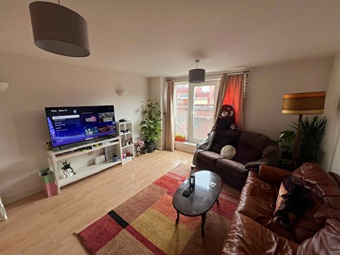 2 Bedroom Flat To Rent In Riverbank Point, Uxbridge Town Centre, UB8