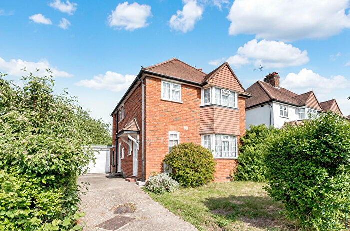 3 Bedroom Detached House To Rent In Cherry Tree Avenue, Guildford, GU2