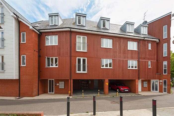 2 Bedroom Apartment For Sale In Regent Street, Whitstable, CT5