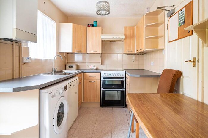 3 Bedroom House To Rent In Linkway, Guildford, GU2