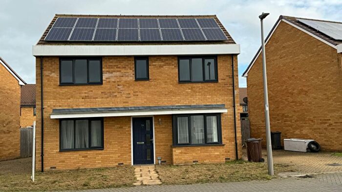 4 Bedroom Detached House For Sale In Pintail Close, Tilbury, RM18