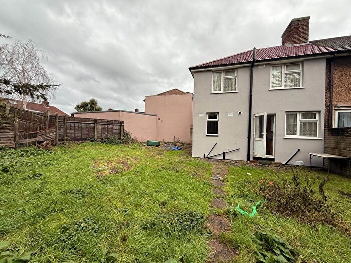 3 Bedroom End Terrace House To Rent In Romsey Road, Dagenham, RM9