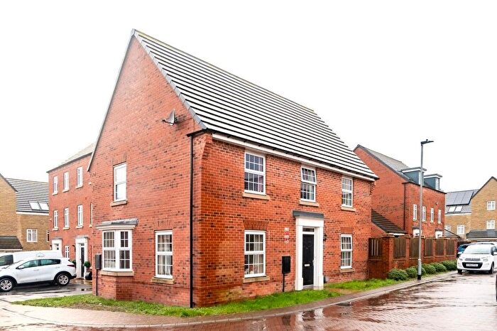 4 Bedroom Detached House For Sale In Heathfield Lane, Birkenshaw, BD11