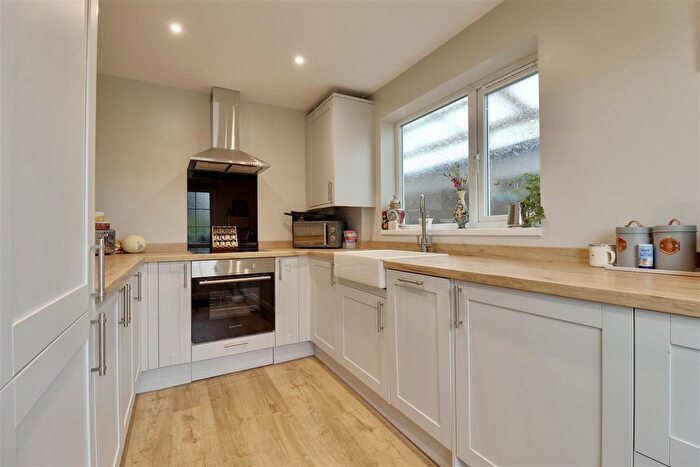 1 Bedroom Semi-detached Bungalow For Sale In Tansy Close, Waterlooville, PO7