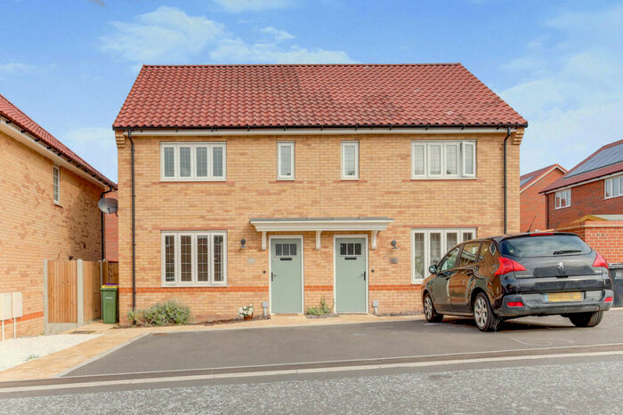 2 Bedroom Semi-Detached House To Rent In Nicholas Walk, Rayleigh, SS6