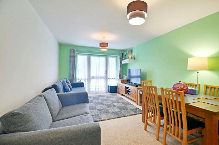 2 Bedroom Flat For Sale In Elmwood Avenue, Feltham, TW13