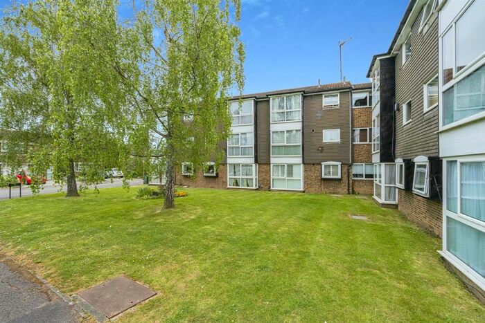 2 Bedroom Flat For Sale In Wyedale, London Colney, St. Albans, AL2