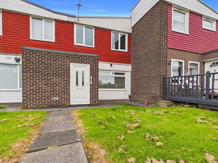 3 Bedroom Terraced House For Sale In Topcliffe Green, Harlow Green, NE9