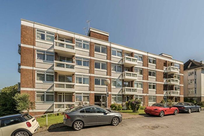 3 Bedroom Flat To Rent In Hanger Lane, London, W5