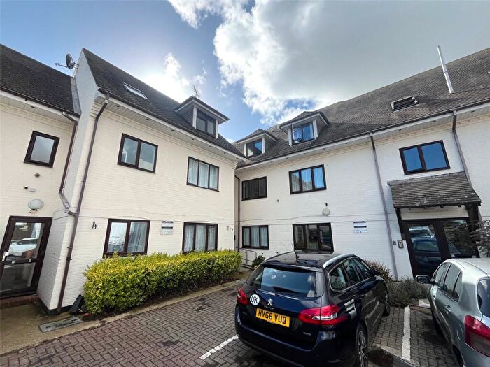 1 Bedroom Apartment To Rent In Gloucester Road, Littlehampton, West Sussex, BN17