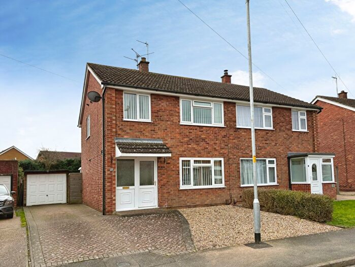 3 Bedroom Semi Detached House For Sale In Monsal Dale, North Hykeham, LN6