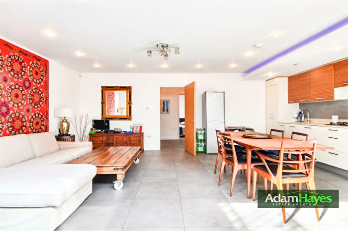 3 Bedroom Detached House For Sale In Brompton Mews, North Finchley, N12