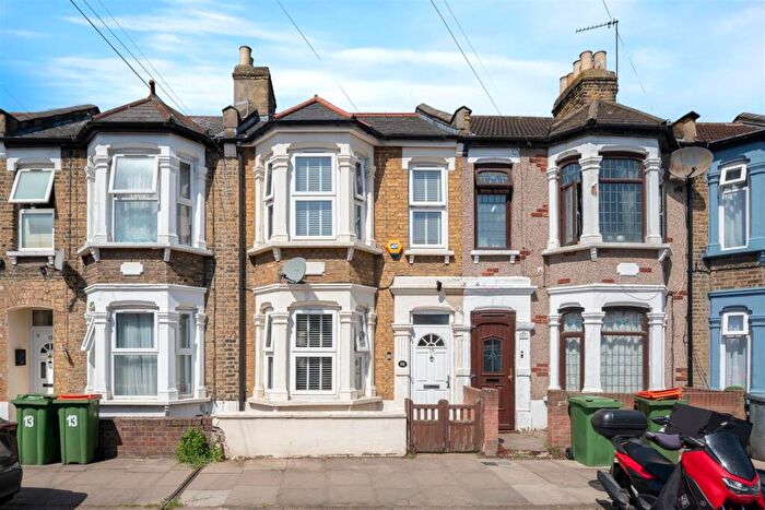 2 Bedroom House To Rent In Durham Road, Canning Town, E16