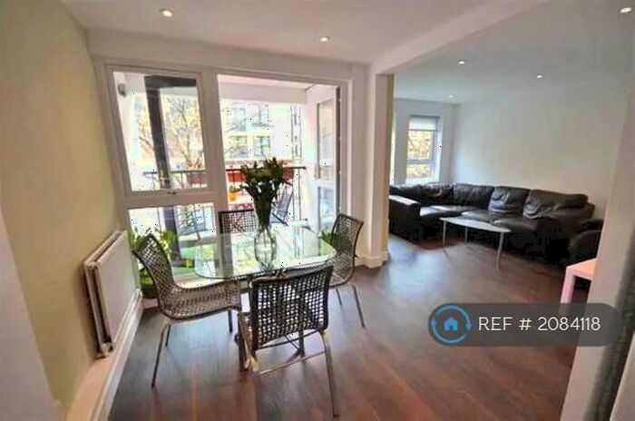 3 Bedroom Flat To Rent In Oak Street, Manchester, M4