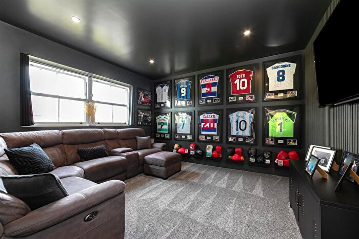 4 Bedroom Detached House For Sale In The Meads, Bricket Wood, St. Albans, AL2